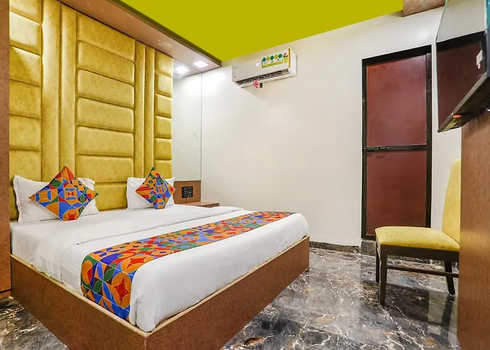 Fabexpress Versova Residency - Nr Kokilaben Hospital